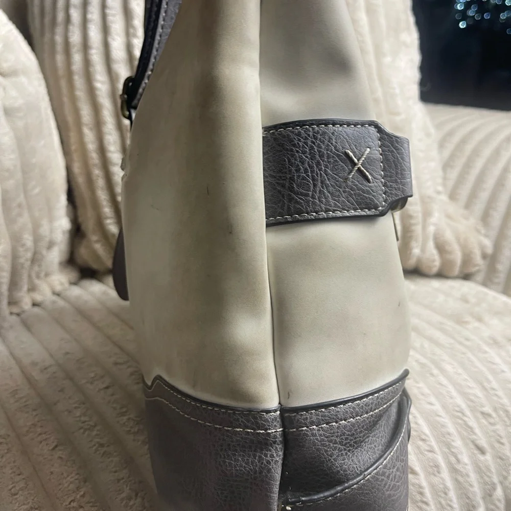 boc Cream and Gray Hobo Bag with Zipper Accent - Picture 4 of 8